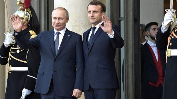 Макрон поблагодарил Путина за участие в организации выставки Морозовых в Париже