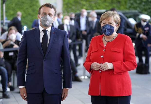 Президент Франции Эмманюэль Макрон и канцлер Германии Ангела Меркель AP Photo/Michael Sohn