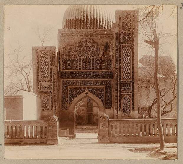 Vkhod v mechetʹ Gur-Ėmir. Samarkand.