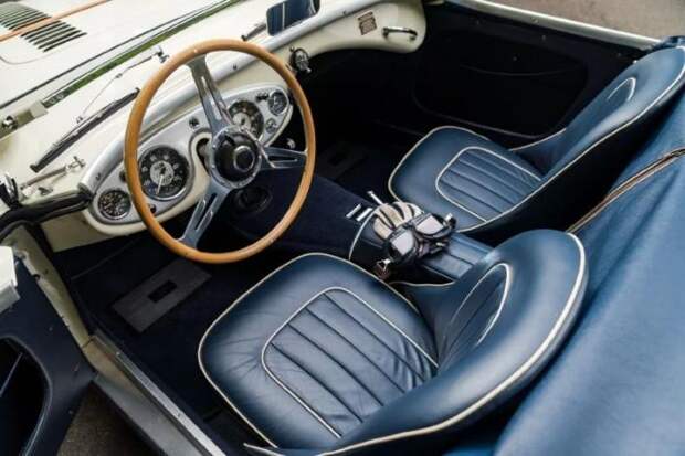 Британский родстер Austin-Healey 100 и Austin-Healey 3000
