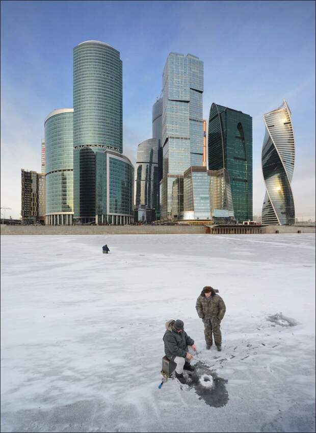 На фоне Москва-Сити