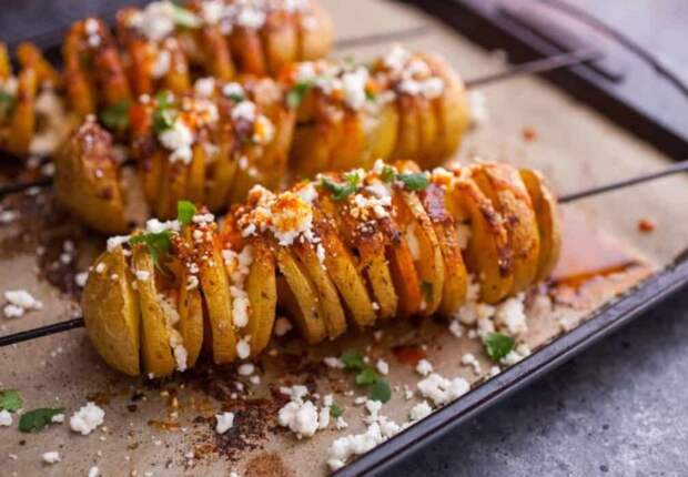 Шашлык из картошки. \ Фото: macheesmo.com. Шашлык из картошки. \ Фото: macheesmo.com.