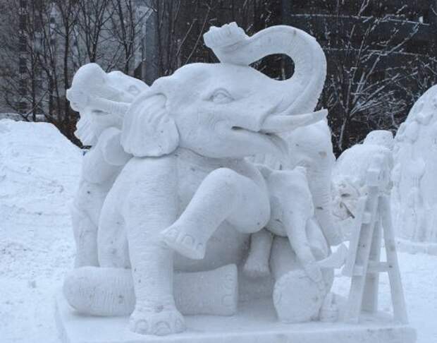 Слон из снега