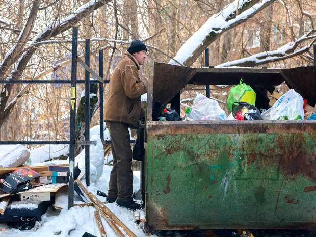 В Тольятти «выселили» бездомного, прожившего в канализационном люке 1,5 года