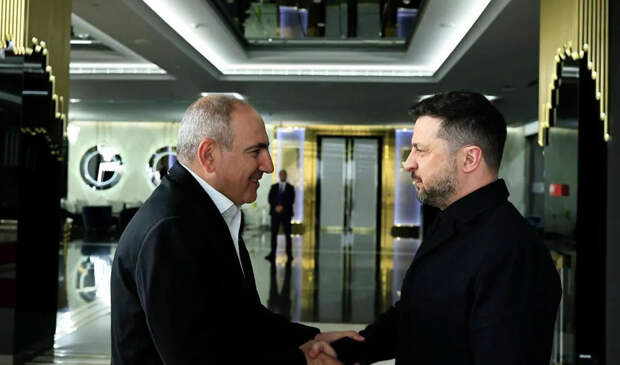 Зеленский, Ереван и угроза параду