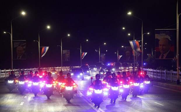 Кортеж российского президента в Пхеньяне сопровождают мотоциклисты. Фото: сайт президента России 
