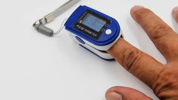 Врачи сообщили о бесполезности пульсоксиметров при COVID-19