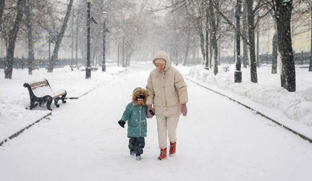 «Желтый» уровень опасности из-за снега и обледенения объявлен в Москве до вечера