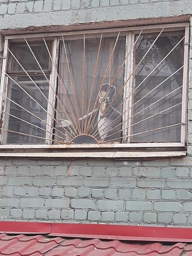 Не забывайте почаще в окно выглядывать Не забывайте почаще в окно выглядывать