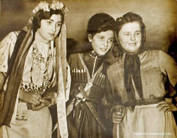 Украинское кабаре для немецких солдат 1942 год (1)