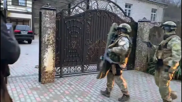 «Планировали массовые убийства и взрывы»: в девяти городах РФ задержали 16 членов украинской радикальной группировки