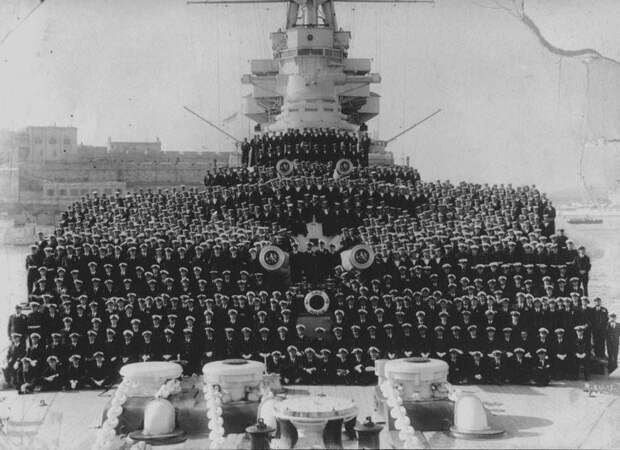 Групповое фото команды британского линкора «Худ» Великая отечественая война, архивные фотографии, вторая мировая война
