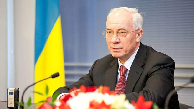 Экс-премьер Украины Азаров назвал признание ЛДНР итогом нездоровой политики Киева
