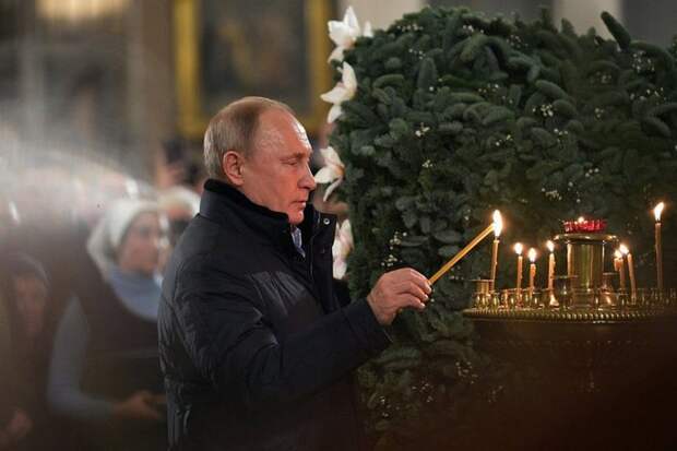Путин приехал на пасхальное богослужение в храм Христа Спасителя
