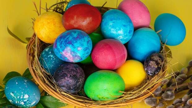 Пасхальные яйца с характером: 5 эффектных способов окрашивания