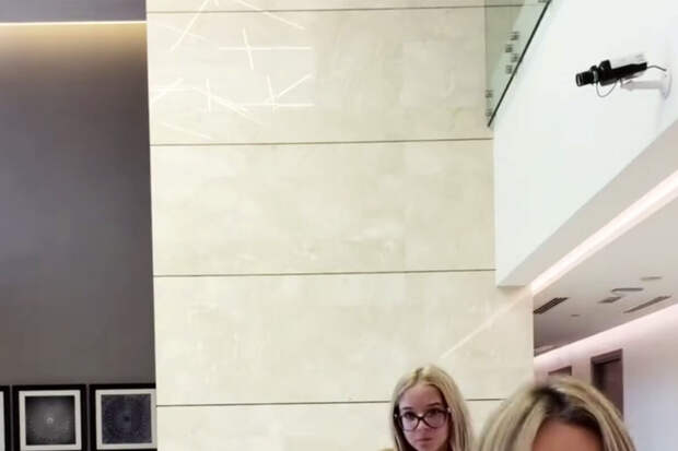 Актриса Дарья Сагалова поделилась редким видео с тремя дочерьми