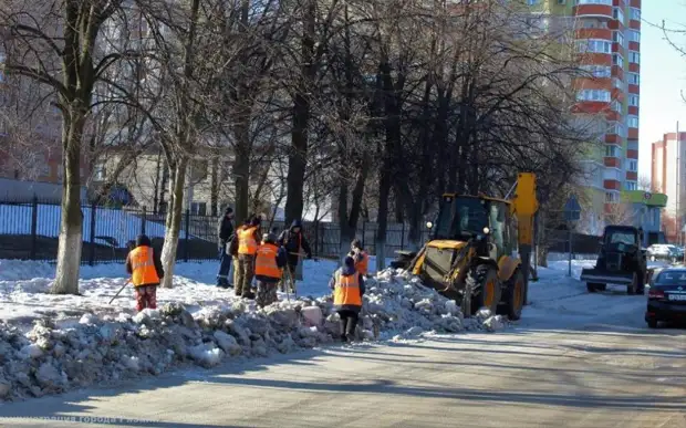 В Рязани спецтехника продолжает убирать пыль и мусор