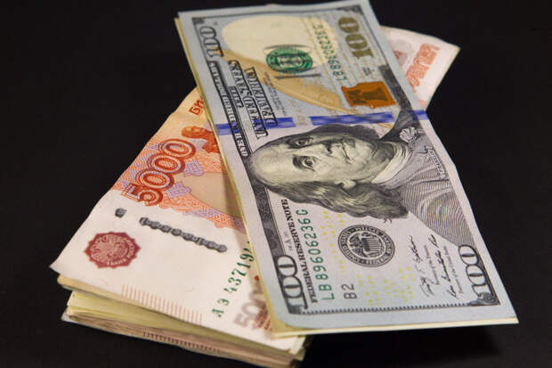 Курс доллара утром 2 мая вырос до 93,75 рубля