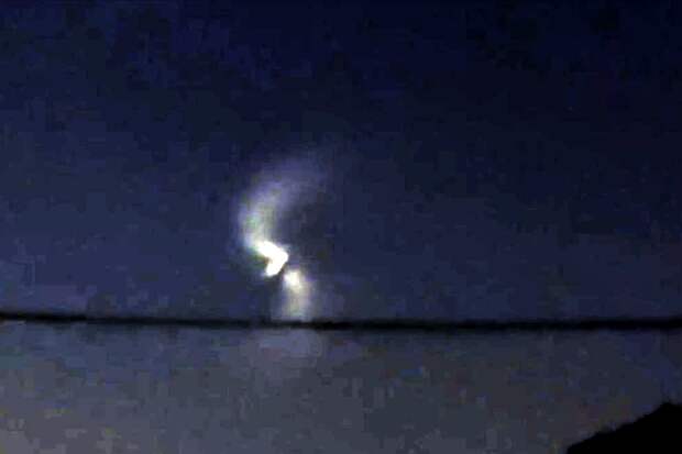 7News: след в небе от запуска ракеты напугал людей в Австралии