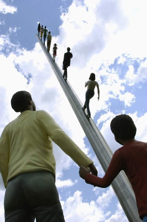 Шагаем на небеса: скульптура Джонатана Борофски