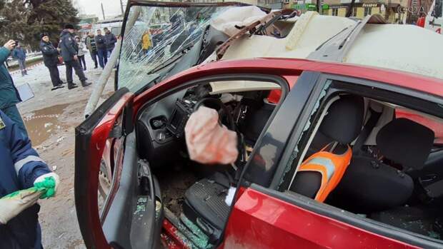 Страшное ДТП с двумя иномарками произошло в Твери, пострадали пешеходы Страшное ДТП с двумя иномарками произошло в Твери, пострадали пешеходы