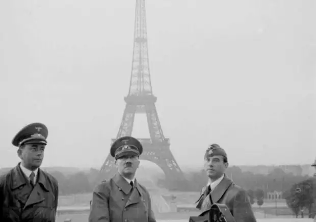 Гитлер в капитулировавшем Париже. Фото из открытых источников