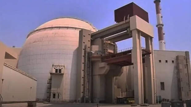 Возмущавшись о Запорожской АЭС, Запад никак не реагирует на удары по АЭС «Бушер»