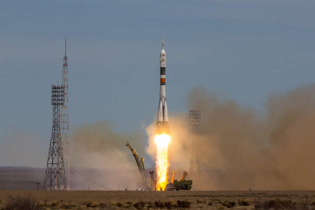 Пока российская промышленность налаживает серийное производство Су-57, отечественные конструкторы разрабатывают самолет шестого поколения. Напомню, что Су-57 — это пятое поколение.-2