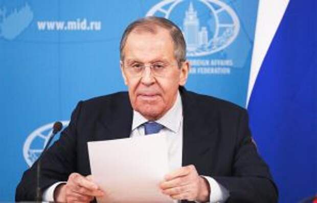 Почему Медведев популярней Путина