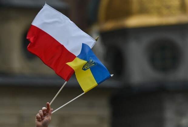 Польша отменила переговоры с Украиной из-за обвинений министра в коррупции