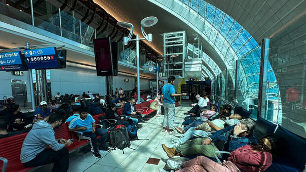 Минэкономразвития запросило генконсульство помочь туристам в аэропорту Дубая