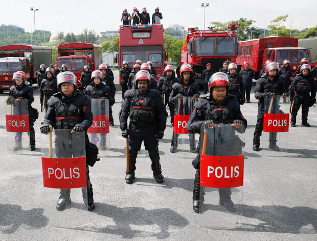 Как выглядят полицейские в 14 разных странах мира 