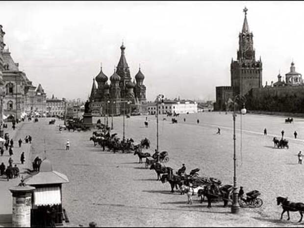 Извозчики в старой Москве.