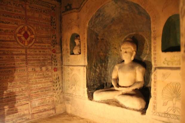 Пещеры Маастрихта: Будда.