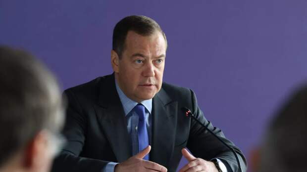 Медведев: Россия не сможет симметрично ответить на закон США о конфискации