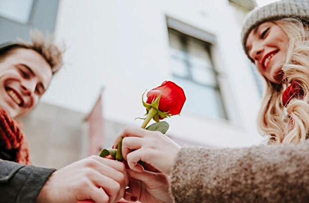 Ко Дню святого Валентина спрос сместился в пользу классических подарков – исследование Rafinad