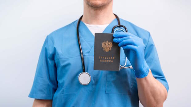 Выпускников-медиков хотят допускать к работе только после 3 лет стажа в государственных клиниках