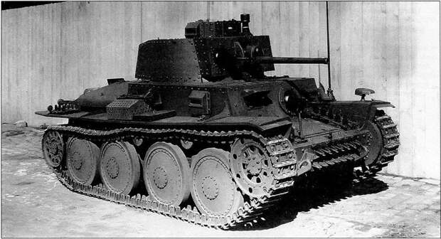 На фото - Pz-38(t) Ausf E (в верху) и Pz-III Ausf F (внизу) военная техника, военное, история, много букв, танки, танки СССР, техника, факты