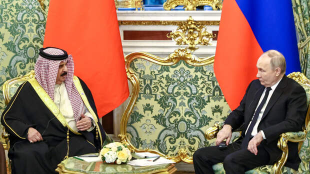 В узком формате и за завтраком: как прошли переговоры Путина с королем Бахрейна