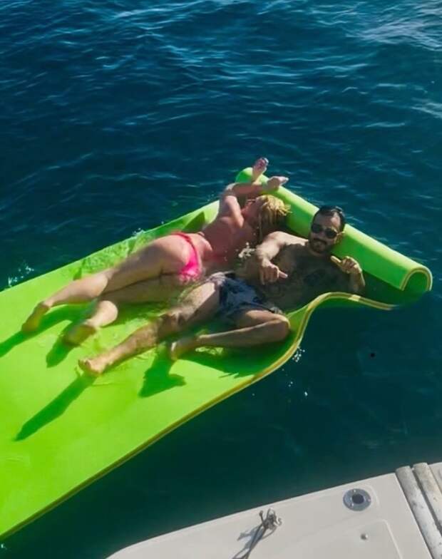 Бритни Спирс вывезла нового бойфренда на морскую прогулку