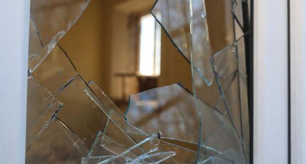 Развожаев: ударной волной выбила стекла в 10 домах в центре Севастополя