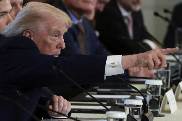 Трамп: сотрудничающие с Иран страны будут обложены 25%-ми пошлинами