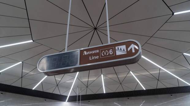 В Петербурге на будущей станции метро "Заставская" монтируют горный комплекс