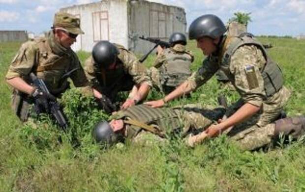 Двое военных ранены на Донбассе