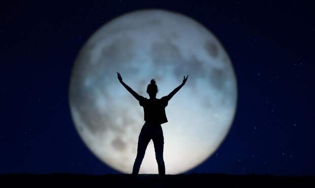 Близится «Луна червя»: как полнолуние влияет на сон и самочувствие, рассказала невролог