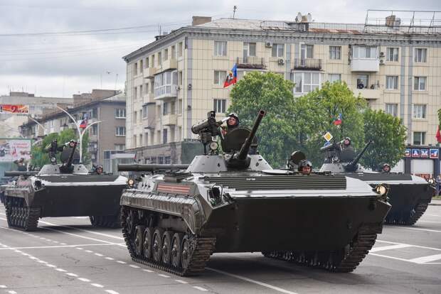 Парад Великой Победы в Донецке и Луганске 9 мая 2021 года