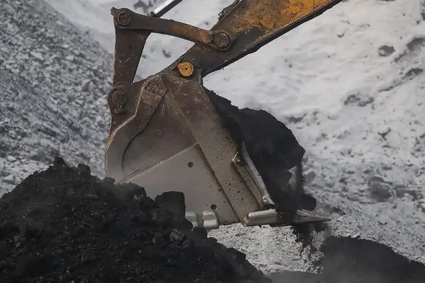 Отказ от российского угля и запрет на экспорт алкоголя. Евросоюз утвердил пятый пакет санкций против России