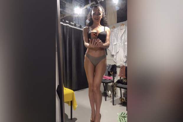 Певица Слава показала себя в белье