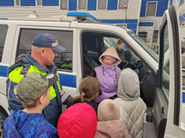 Сотрудники полиции Самарской области продолжают знакомить школьников с особенностями службы в органах внутренних дел