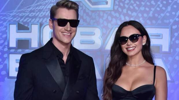 «Я ставлю ёлку в середине ноября, а муж убирает в апреле»: Аида Гарифуллина показала, как они с Алексеем Воробьёвым готовятся к Новому году